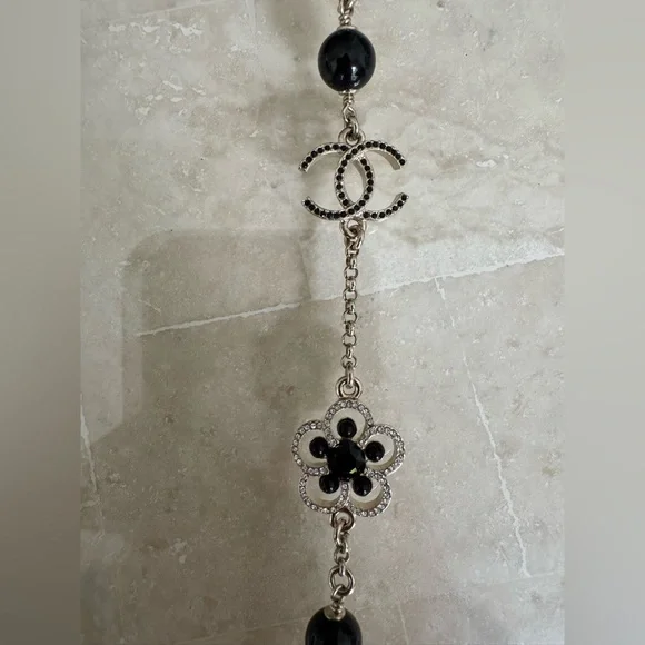 CHANEL 2019 Faux Pearl, Strass & Bead CC Station Necklace - Picture 5 of 11